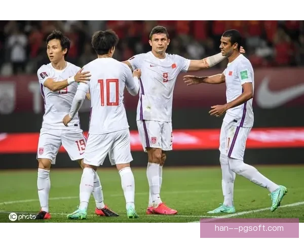 普拉塔在世预赛梅开二度边路突破展现强大杀伤力助力球队取胜