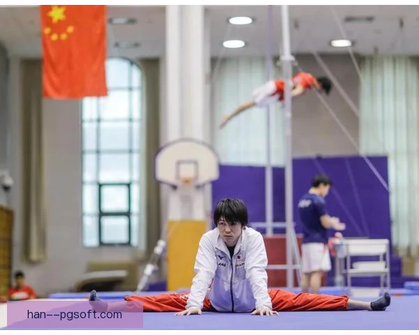 内村航平牛尾巴过人摆脱，体操式假动作成看点